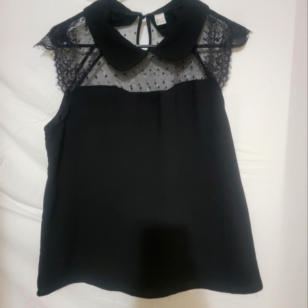 Black lace mesh/solid sleeveless top with collar size large